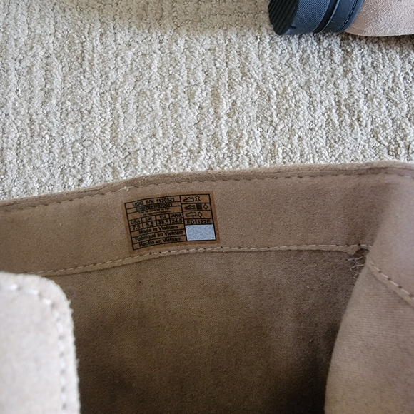 New UGG Ashton Short Waterproof Suede Buckle Boots, Size 7.5 - Picture 9 of 16